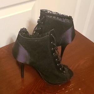 BAKERS Lyncee size 6.5m  lace and satin. FUN AND FANTASTIC CONDITION